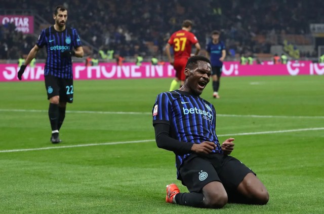 El delantero francés saluda a su compañero del Inter de Milán tras el gol en la goleada de Pisa: “Hermoso y difícil de marcar” El delantero francés saluda a su compañero del Inter de Milán tras el gol en la goleada de Pisa: “Hermoso y difícil de marcar”