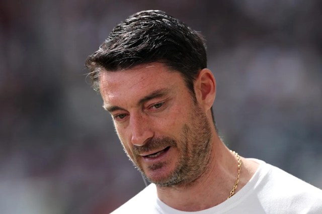 El futuro de Albert Riera en el Eintracht Frankfurt está en serias dudas después de que el jefe del club se negara a respaldar a su entrenador El futuro de Albert Riera en el Eintracht Frankfurt está en serias dudas después de que el jefe del club se negara a respaldar a su entrenador