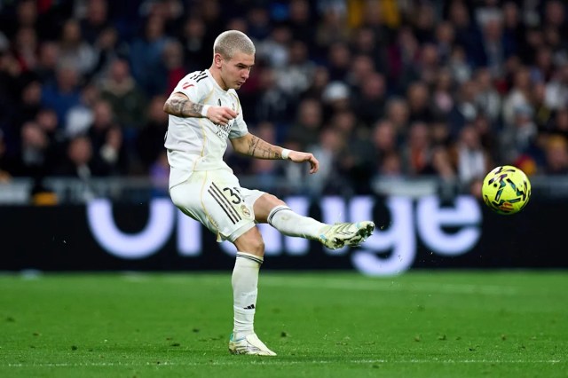 La estrella del Real Madrid se entrena con normalidad con el grupo tras sufrir un golpe ante el Valencia La estrella del Real Madrid se entrena con normalidad con el grupo tras sufrir un golpe ante el Valencia