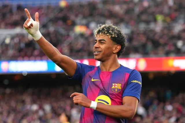 Lamine Yamal, eufórico tras marcar el primer hat-trick de su carrera en el Barcelona 4-1 Villarreal: “Me siento muy bien y disfruto” Lamine Yamal, eufórico tras marcar el primer hat-trick de su carrera en el Barcelona 4-1 Villarreal: “Me siento muy bien y disfruto”