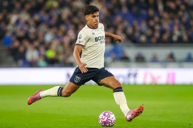 Informe: Los equipos del Manchester lucharán por el centrocampista del West Ham Informe: Los equipos del Manchester lucharán por el centrocampista del West Ham