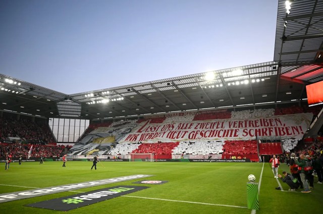 Los profesionales de Mainz dan crédito a los fanáticos ‘increíbles y sobresalientes’ por ayudar a impulsar la histórica victoria de la Conference League Los profesionales de Mainz dan crédito a los fanáticos ‘increíbles y sobresalientes’ por ayudar a impulsar la histórica victoria de la Conference League