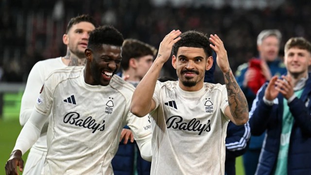 Noche famosa para el bosque en temporada para olvidar en gran medida Noche famosa para el bosque en temporada para olvidar en gran medida