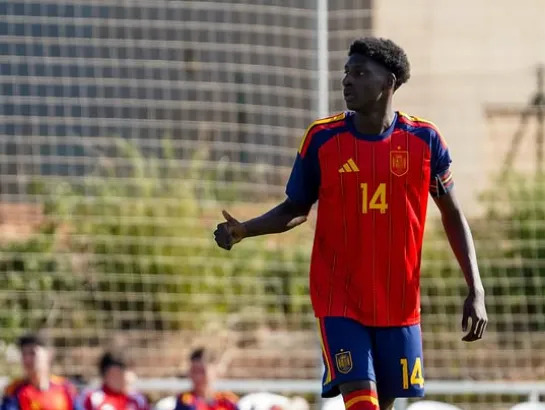El club de La Liga confía en retener al niño prodigio adolescente en medio del interés del Real Madrid El club de La Liga confía en retener al niño prodigio adolescente en medio del interés del Real Madrid