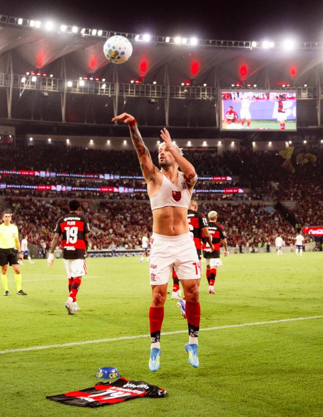 Con homenaje a Oscar, Fla venció a Bahía y sigue persiguiendo a Palmeiras Con homenaje a Oscar, Fla venció a Bahía y sigue persiguiendo a Palmeiras