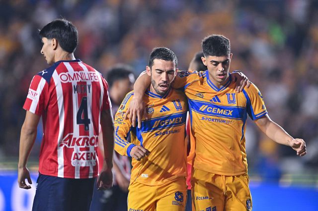¡Tigres golean y superan a Chivas en El Volcán! ¡Tigres golean y superan a Chivas en El Volcán!