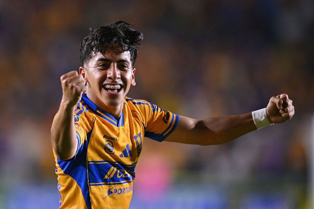 Tigres vuelve a golear a Chivas y los deja contra las cuerdas en repechaje Tigres vuelve a golear a Chivas y los deja contra las cuerdas en repechaje