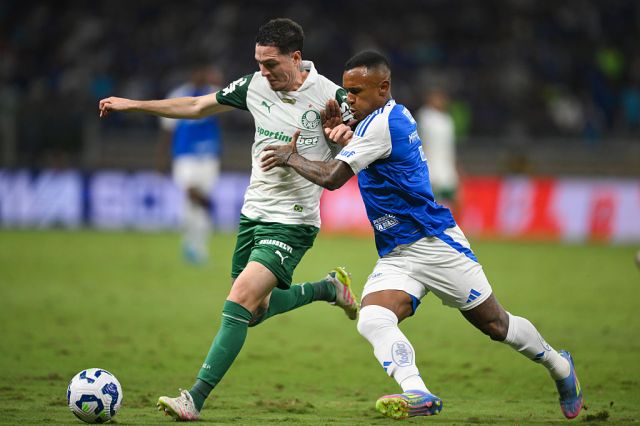 El delantero vuelve a entrenar en Cruzeiro, mientras que el lateral está de baja El delantero vuelve a entrenar en Cruzeiro, mientras que el lateral está de baja