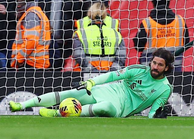 Informe: el futuro de Alisson Becker en Liverpool sigue siendo incierto en medio del interés de la Juventus Informe: el futuro de Alisson Becker en Liverpool sigue siendo incierto en medio del interés de la Juventus