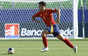 El prospecto defensivo de 20 años del Barcelona entrena con el primer equipo en medio de problemas de lesiones El prospecto defensivo de 20 años del Barcelona entrena con el primer equipo en medio de problemas de lesiones