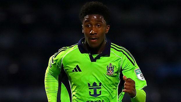 Walsall ficha cedido al delantero del Fulham Loupalo-Bi Walsall ficha cedido al delantero del Fulham Loupalo-Bi