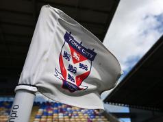 La policĂa estĂĄ “consciente” del vĂdeo que parece mostrar a un jugador del York golpeando a un aficionado La policĂa estĂĄ “consciente” del vĂdeo que parece mostrar a un jugador del York golpeando a un aficionado