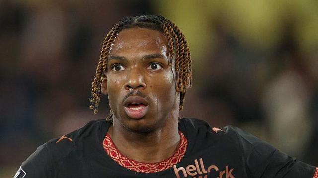 “Fuerte e inteligente”: ¿el Liverpool ha fichado al “próximo Van Dijk” en Jacquet? “Fuerte e inteligente”: ¿el Liverpool ha fichado al “próximo Van Dijk” en Jacquet?