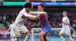 La decisión del portero de Fletcher fracasa y el Palace gana la copa U18 La decisión del portero de Fletcher fracasa y el Palace gana la copa U18
