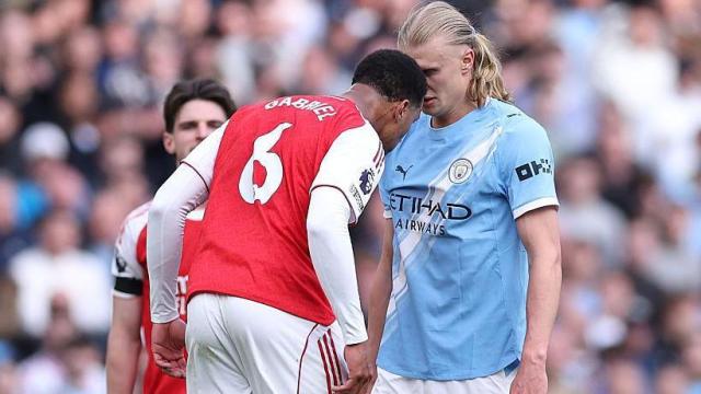 Gabriel debería haber sido expulsado en el partido del Manchester City: panel Gabriel debería haber sido expulsado en el partido del Manchester City: panel
