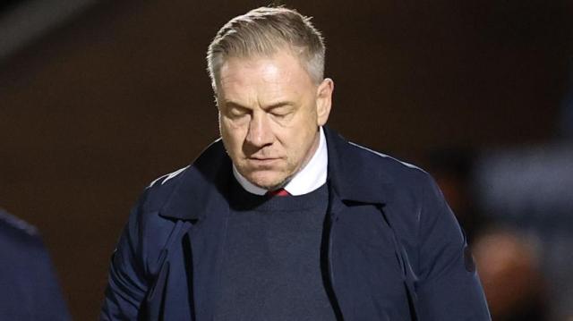 Crawley Town despide al entrenador Lindsay después de una racha sin victorias Crawley Town despide al entrenador Lindsay después de una racha sin victorias