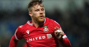 Cannon se dirige a Burton cedido por Wrexham Cannon se dirige a Burton cedido por Wrexham