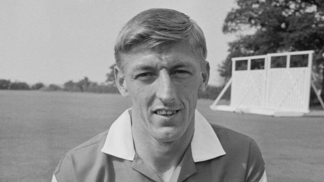 Muere McCullough, ex defensa del Arsenal y del NI, a los 90 años Muere McCullough, ex defensa del Arsenal y del NI, a los 90 años