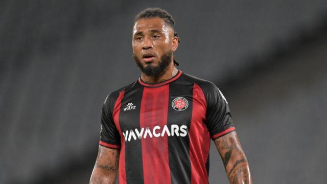 Crawley nombra a Kazim-Richards como nuevo entrenador en jefe Crawley nombra a Kazim-Richards como nuevo entrenador en jefe