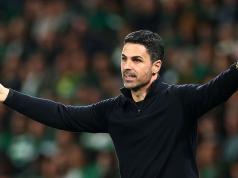 El Arsenal enciende fuego en el campo de entrenamiento para inspirar a los jugadores El Arsenal enciende fuego en el campo de entrenamiento para inspirar a los jugadores