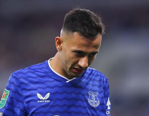 Palace criticado por el fracaso de la movida de McNeil Palace criticado por el fracaso de la movida de McNeil