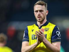 El defensa de Oxford Long firma un nuevo contrato El defensa de Oxford Long firma un nuevo contrato