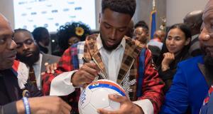 El goleador récord de Haití en Paisley, sorprendiendo a Escocia y escapando de Irán El goleador récord de Haití en Paisley, sorprendiendo a Escocia y escapando de Irán