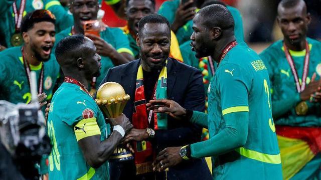 El técnico de Senegal, Thiaw, suspendido tras el caos final de la Afcon El técnico de Senegal, Thiaw, suspendido tras el caos final de la Afcon