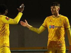 El defensa del Sutton Kirk amplía su contrato a pesar de la lesión El defensa del Sutton Kirk amplía su contrato a pesar de la lesión