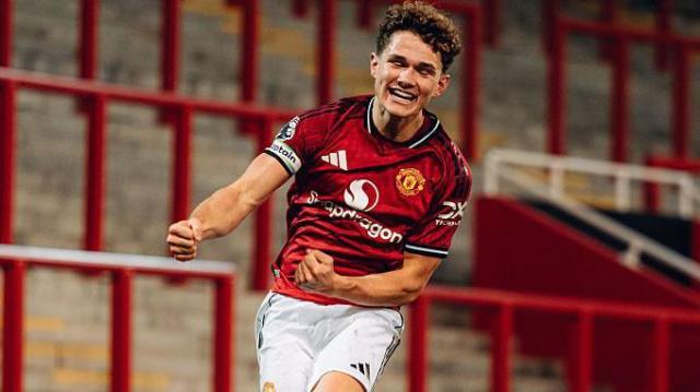 Devaney llega procedente del Man Utd tras la venta de Mooney al Arsenal Devaney llega procedente del Man Utd tras la venta de Mooney al Arsenal