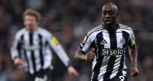 Eddie Howe expresa dudas sobre el estado físico del delantero del Newcastle antes del Arsenal Eddie Howe expresa dudas sobre el estado físico del delantero del Newcastle antes del Arsenal