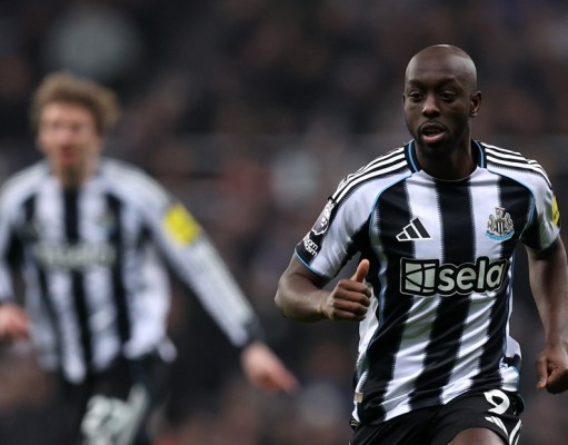 Eddie Howe expresa dudas sobre el estado físico del delantero del Newcastle antes del Arsenal Eddie Howe expresa dudas sobre el estado físico del delantero del Newcastle antes del Arsenal