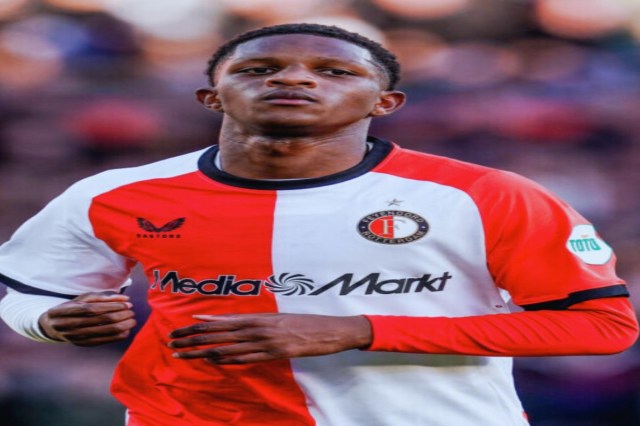 Al Manchester City le espera una batalla para fichar a un joven lateral derecho impresionante Al Manchester City le espera una batalla para fichar a un joven lateral derecho impresionante