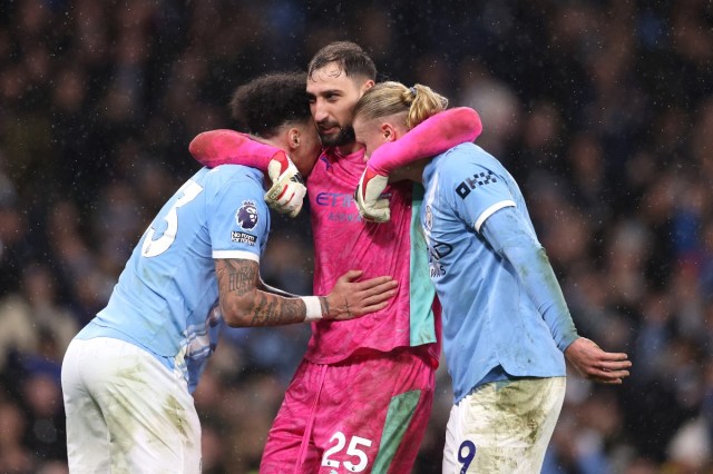 El Manchester City sigue bien situado en la carrera por el título después de un fin de semana lleno de acontecimientos El Manchester City sigue bien situado en la carrera por el título después de un fin de semana lleno de acontecimientos