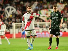 El Rayo Vallecano gana un respiro para el empuje europeo contra el Elche de 10 hombres El Rayo Vallecano gana un respiro para el empuje europeo contra el Elche de 10 hombres