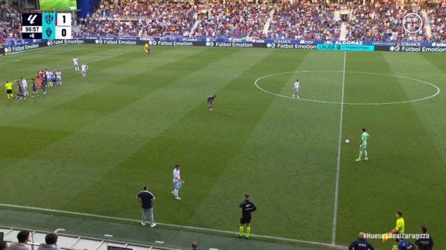 VÍDEO: El portero del Real Zaragoza provoca un tumulto tras propinar un puñetazo volador al rival VÍDEO: El portero del Real Zaragoza provoca un tumulto tras propinar un puñetazo volador al rival