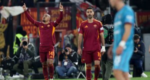 Malen se sonroja ante la comparación con Van Basten: “Era un jugador muy especial” Malen se sonroja ante la comparación con Van Basten: “Era un jugador muy especial”