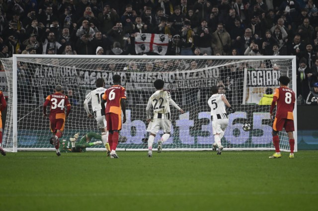 Cómo reaccionaron los aficionados de la Juventus ante el segundo gol del Galatasaray y la salida de la UCL Cómo reaccionaron los aficionados de la Juventus ante el segundo gol del Galatasaray y la salida de la UCL