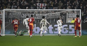 Cómo reaccionaron los aficionados de la Juventus ante el segundo gol del Galatasaray y la salida de la UCL Cómo reaccionaron los aficionados de la Juventus ante el segundo gol del Galatasaray y la salida de la UCL
