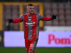 Vardy se ve repentinamente involucrado en la batalla por el descenso contra el Cremonese Vardy se ve repentinamente involucrado en la batalla por el descenso contra el Cremonese