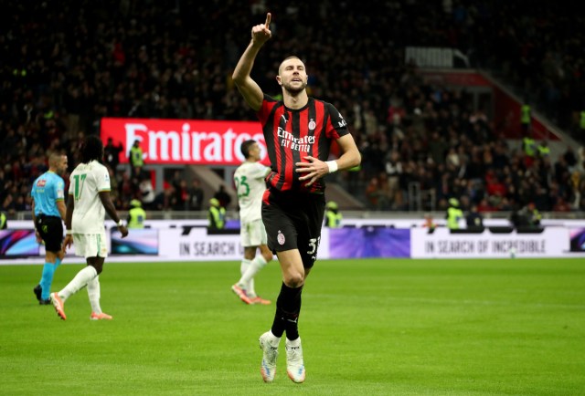 Pavlovic impresionó a los ojeadores del Chelsea con su actuación en el Milan Pavlovic impresionó a los ojeadores del Chelsea con su actuación en el Milan