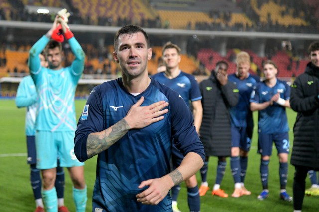 Romagnoli parece despedirse de la afición de la Lazio Romagnoli parece despedirse de la afición de la Lazio