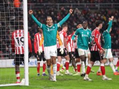 El cabezazo de Van Dijk pone fin al jonrón invicto del Sunderland y el Liverpool vuelve a la contienda europea El cabezazo de Van Dijk pone fin al jonrón invicto del Sunderland y el Liverpool vuelve a la contienda europea