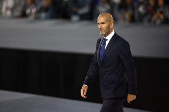 Zinedine Zidane acepta suceder a Didier Deschamps como entrenador de Francia después del Mundial Zinedine Zidane acepta suceder a Didier Deschamps como entrenador de Francia después del Mundial