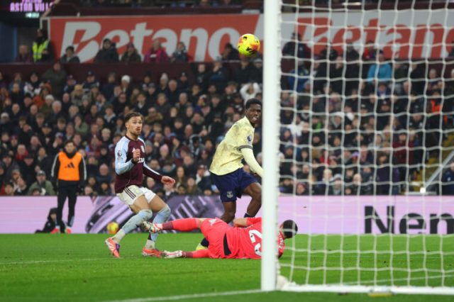 El final de Thierno Barry pone fin a la racha de 11 victorias consecutivas de Villa y hace mella en las esperanzas de título El final de Thierno Barry pone fin a la racha de 11 victorias consecutivas de Villa y hace mella en las esperanzas de título