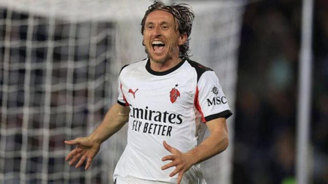 Luka Modric hace historia en la Serie A cuando el AC Milan venció al Pisa para presionar al Inter de Milán Luka Modric hace historia en la Serie A cuando el AC Milan venció al Pisa para presionar al Inter de Milán