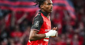 El central del Rennes, Jérémy Jacquet, que se dirige al Liverpool, sufre una grave lesión en el hombro El central del Rennes, Jérémy Jacquet, que se dirige al Liverpool, sufre una grave lesión en el hombro