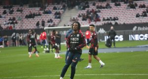 El OGC Niza confirma su intención de prolongar la estancia de Elye Wahi El OGC Niza confirma su intención de prolongar la estancia de Elye Wahi