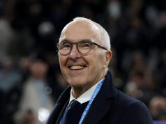 El propietario del Marsella, Frank McCourt, y Medhi Benatia quieren “hacer pagar a los jugadores” con un cierre punitivo del campo de entrenamiento El propietario del Marsella, Frank McCourt, y Medhi Benatia quieren “hacer pagar a los jugadores” con un cierre punitivo del campo de entrenamiento