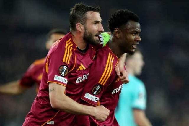 Los aficionados de la Roma evalúan el estado de forma del equipo antes de los partidos clave de la Serie A Los aficionados de la Roma evalúan el estado de forma del equipo antes de los partidos clave de la Serie A